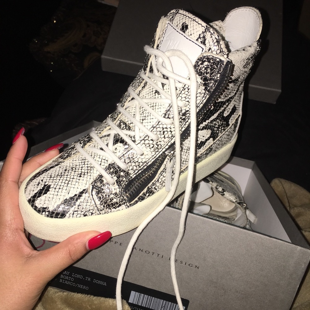 Sneakers